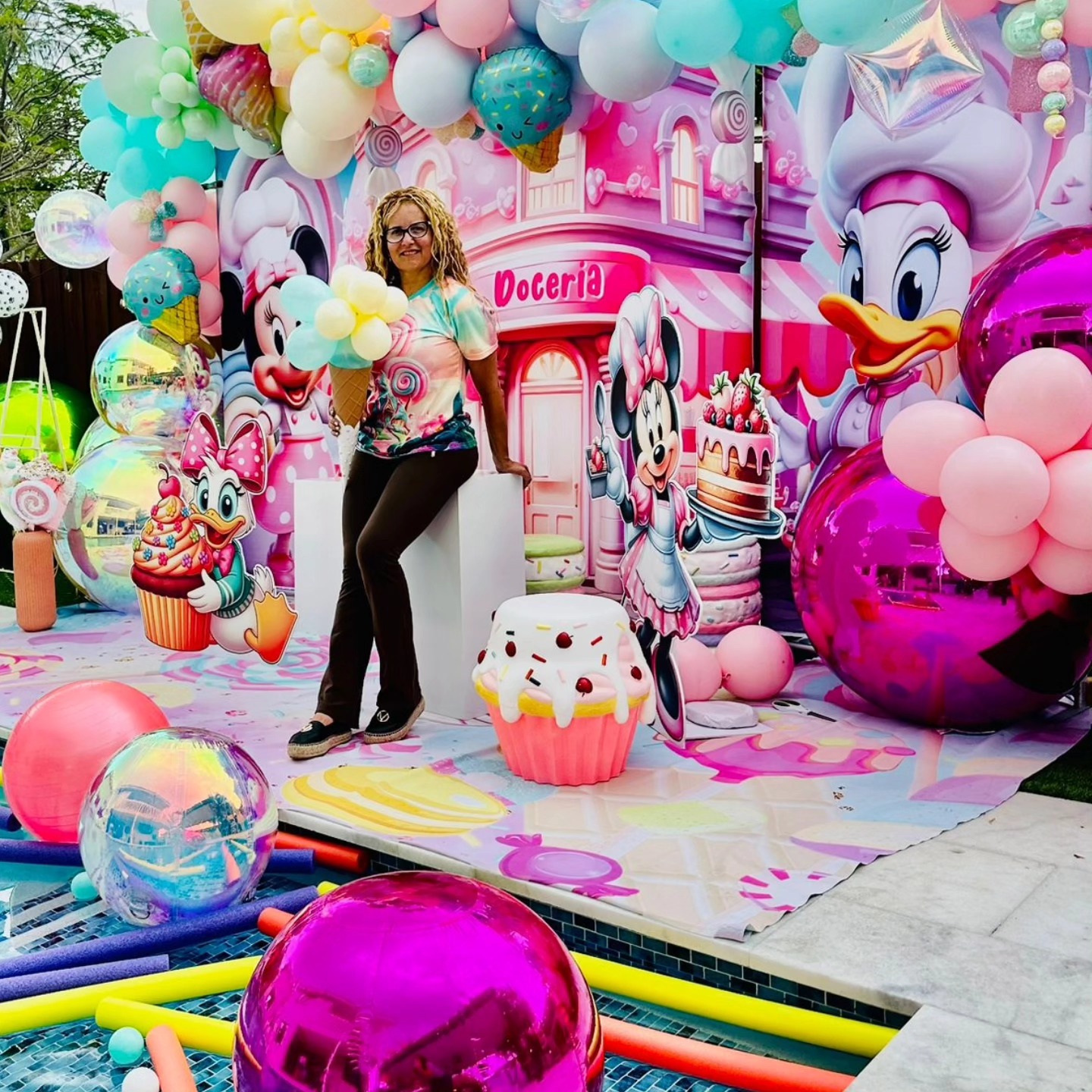 Minnie Mouse balloon setup